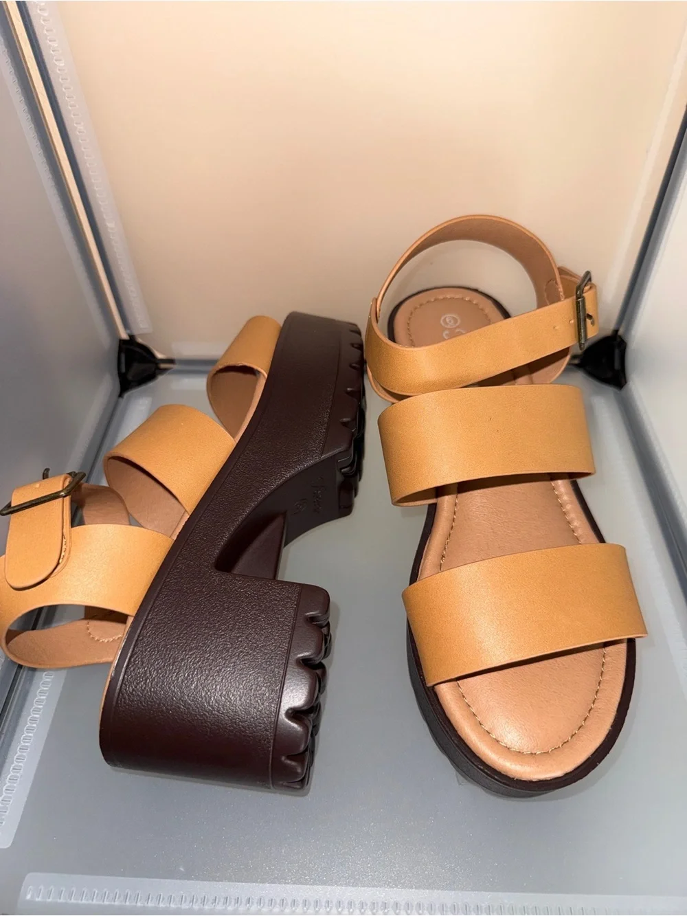 Forever Link Women’s Tan Strappy Buckle Platform Block Heel Sandals Size 6 New